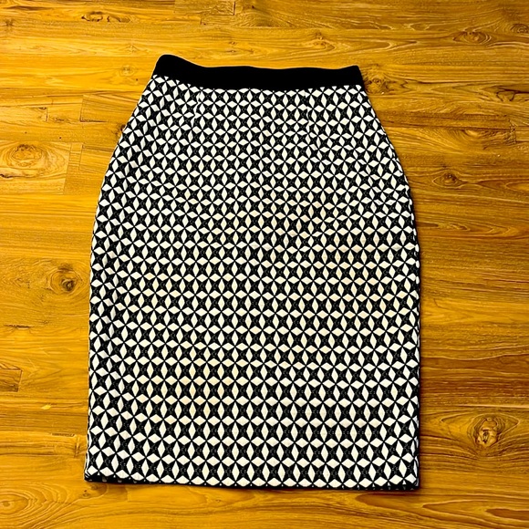 Banana Republic Pencil Skirt size : 2
No smoking. - Picture 1 of 7